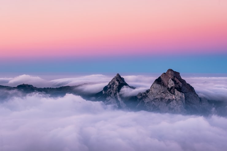 Free Photo beautiful aerial shot of fronalpstock mountains in switzerland under the beautiful pink and blue sky