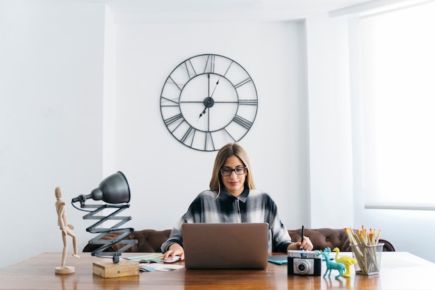 Free Photo creative graphic designer sitting at table