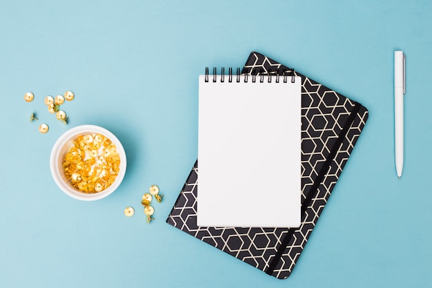 Free Photo desk with objects