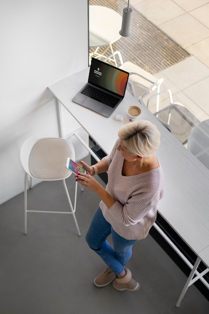 Free Photo old person learning to use technology