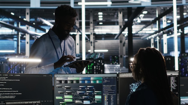 Free Photo server hub manager talking with programmer using node tree software