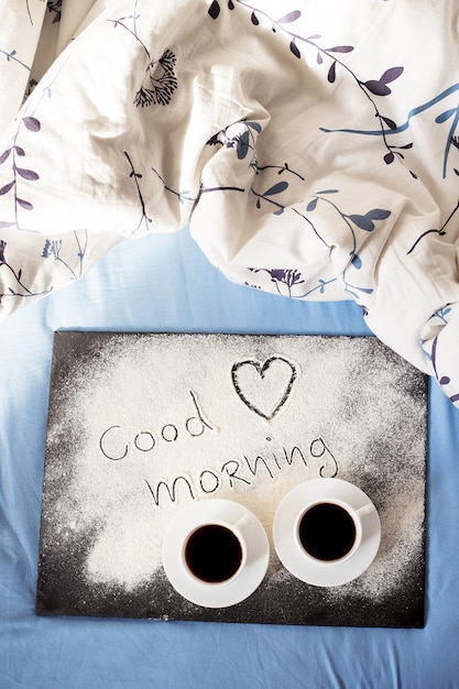 Photo good morning inscription flour on a board