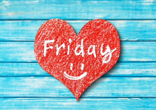 Photo heart sign with word friday on wooden background