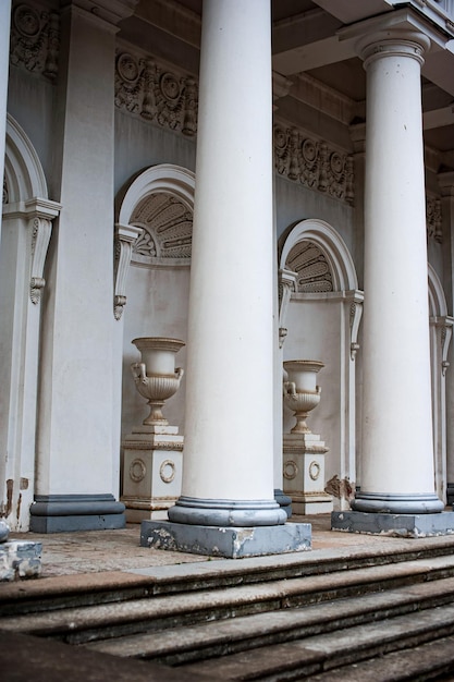 Photo low angle view of old building