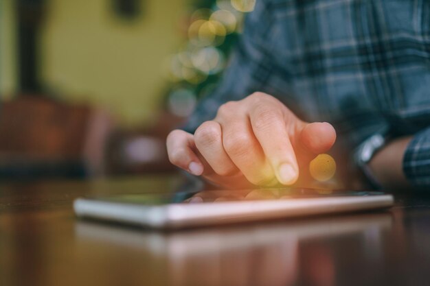 Photo midsection of man using mobile phone