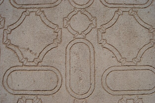 Photo a pattern on a wall that saysoon it