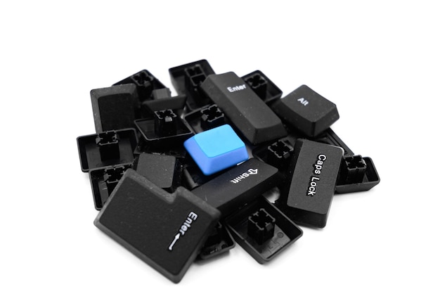 Photo a pile of random computer keyboard keys isolated on a white background