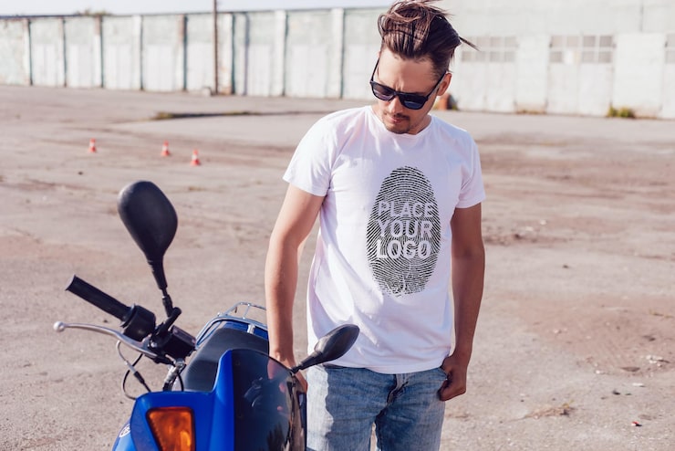 PSD man's t shirt mockup